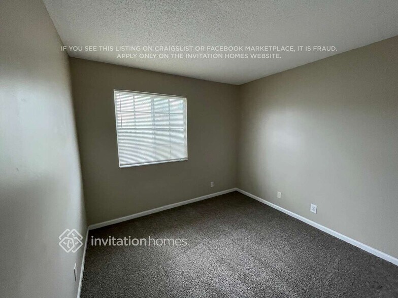 Building Photo - 4728 SW 13th Pl