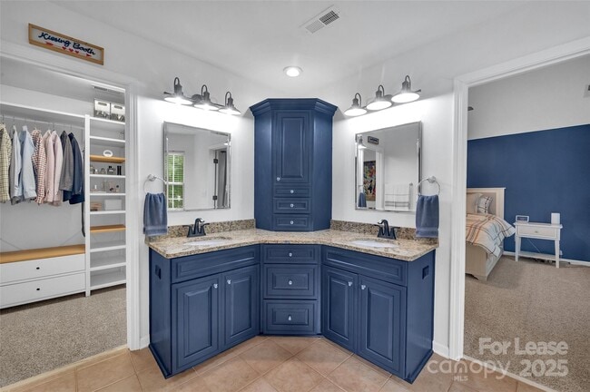 Building Photo - 15737 Agincourt Dr