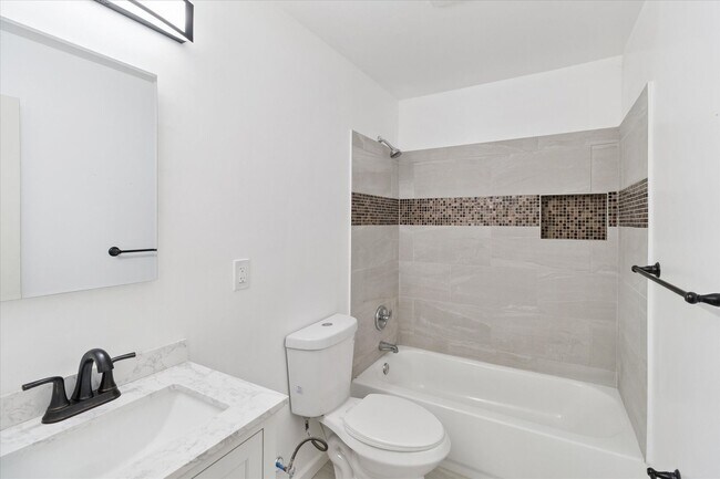 Building Photo - 443 Fairway Blvd
