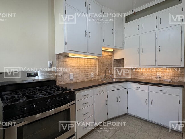 Building Photo - 2110 Lincoln St