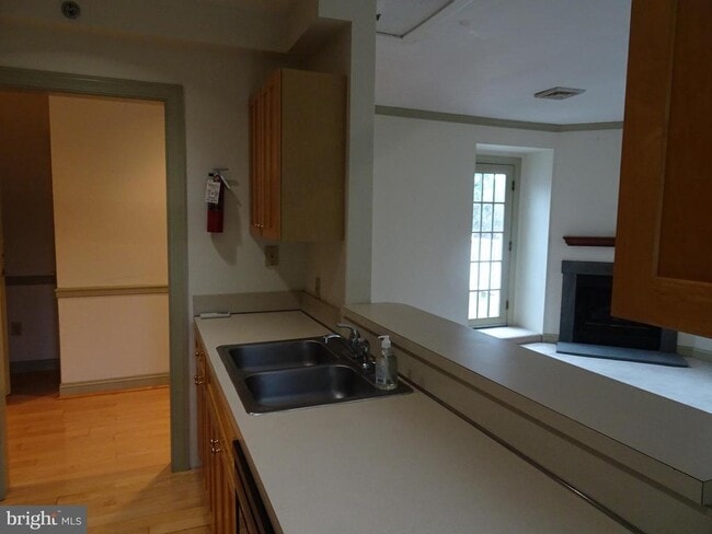 Building Photo - 222 Delaware St