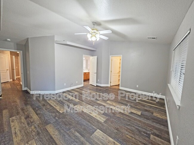 Building Photo - 3630 E Vineyard Dr N