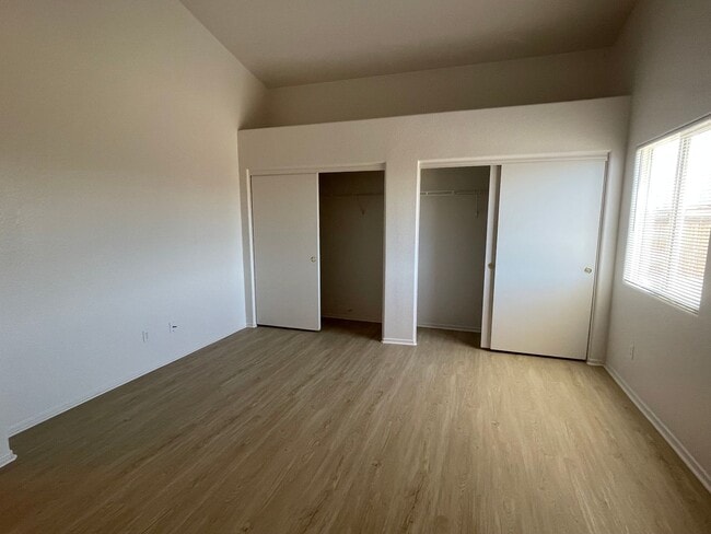 Building Photo - Adelanto Home-3 Bedrooms,2 Bathrooms, Lami...