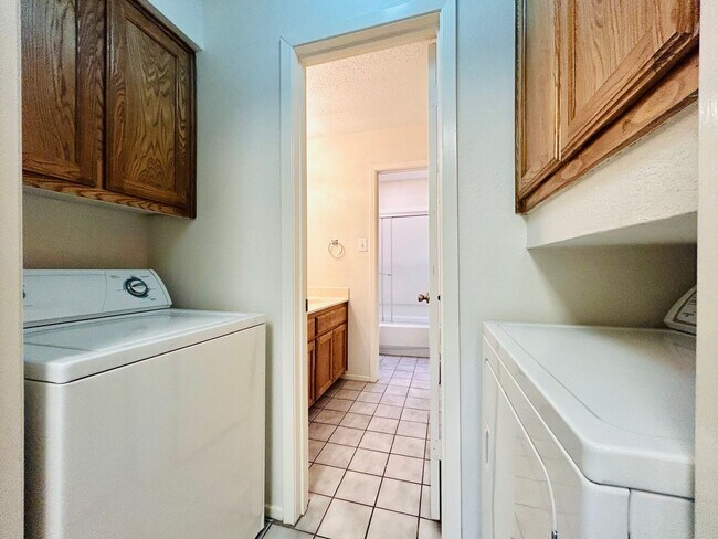 Building Photo - 3801 Manchaca Rd #1 78704 | 1 bed 1 bath $1495