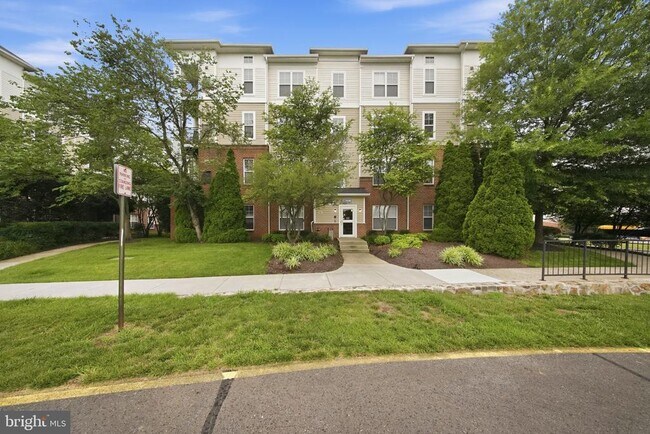 Building Photo - 3850 Lightfoot St