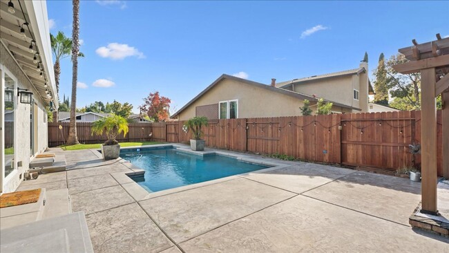 Building Photo - 1016 Woodglen Dr