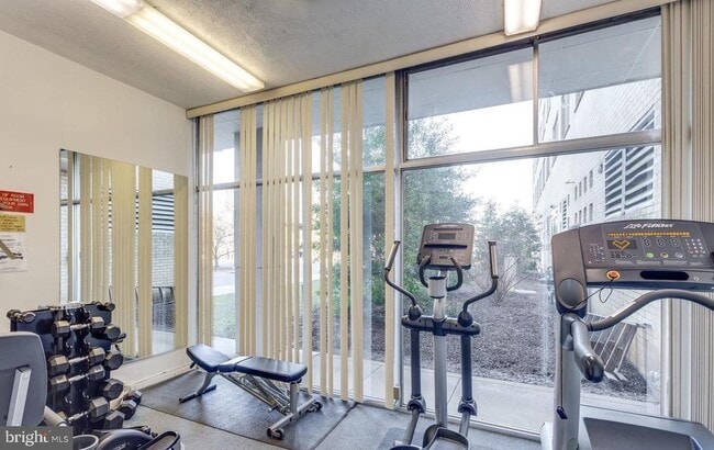 Building Photo - 6621 Wakefield Dr