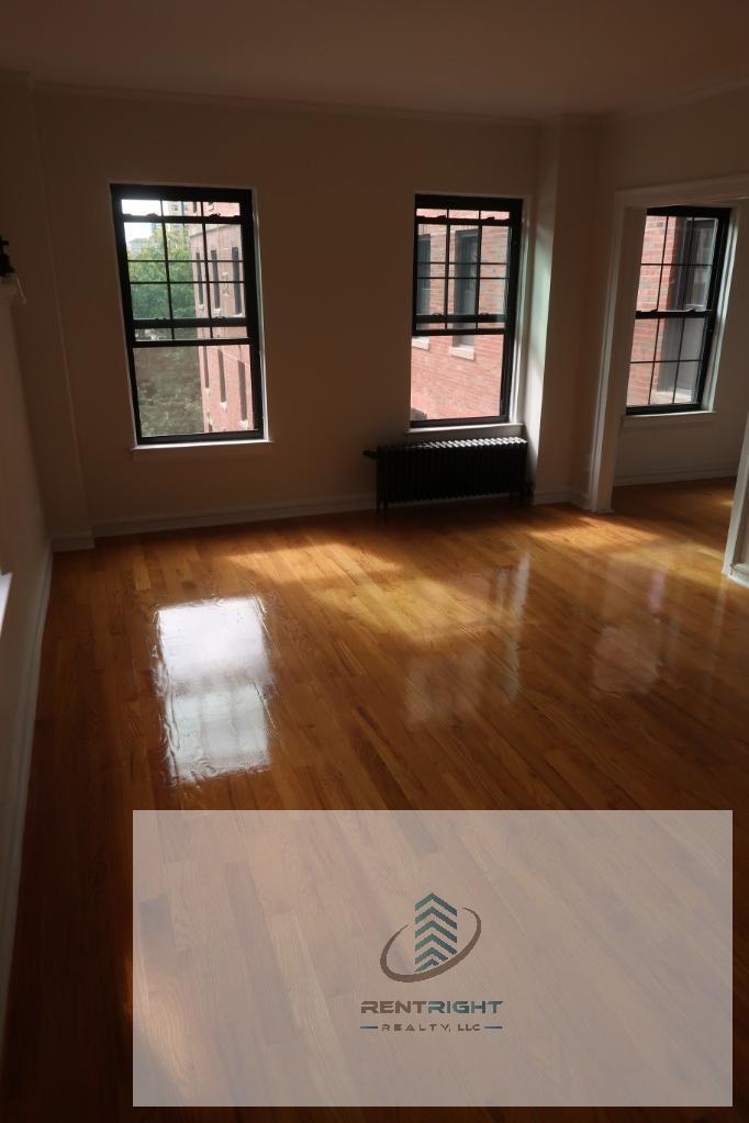 Building Photo - 426 W Briar Pl