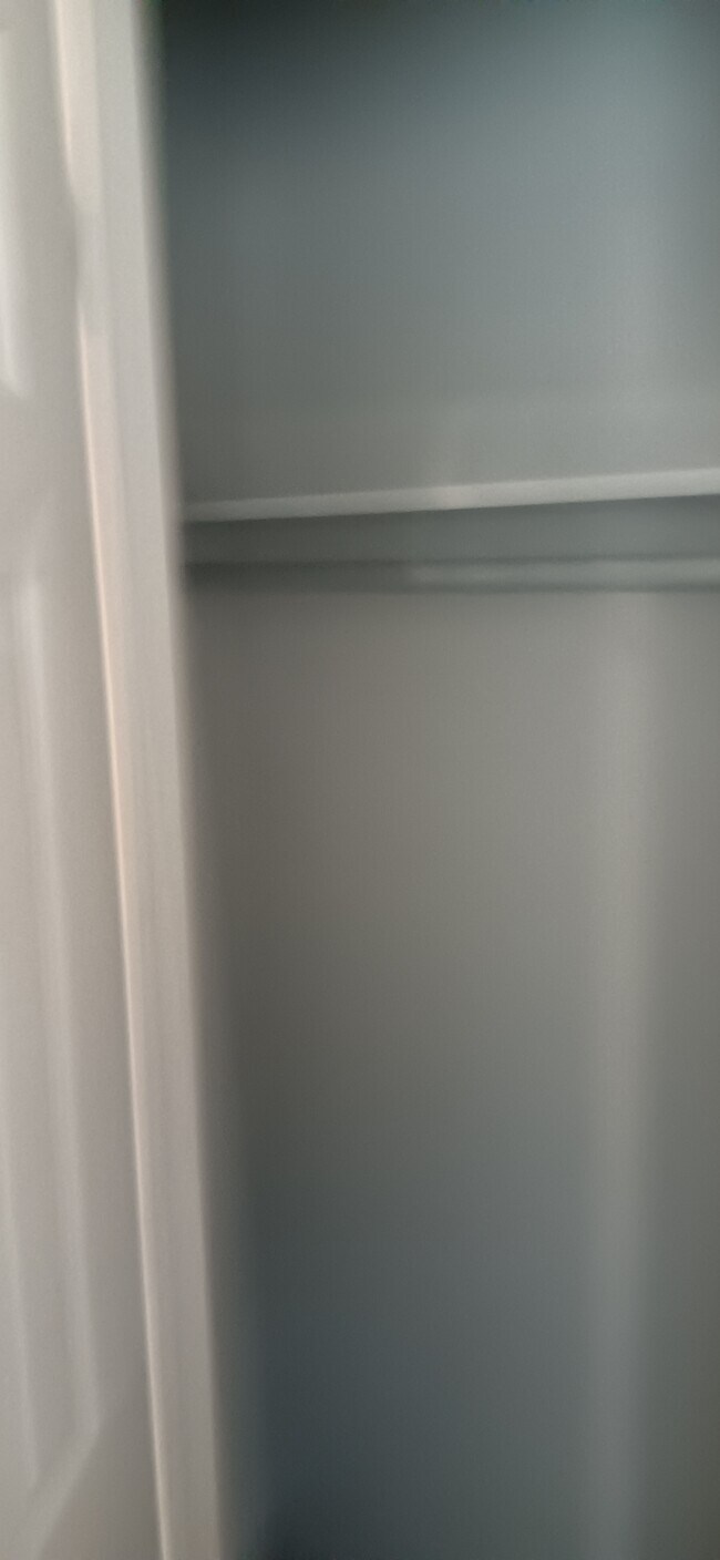 Building Photo - 548 E Woodrow St