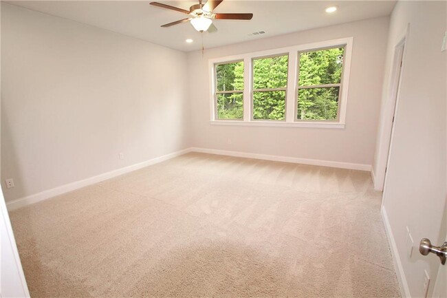Building Photo - 329 Caledonia Ct