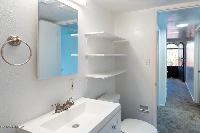 Building Photo - 565 N Macnab Dr