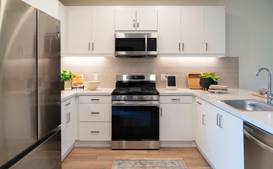 Altura at The Groves 11821 Skylark Cir Whittier CA 90606 Apartment