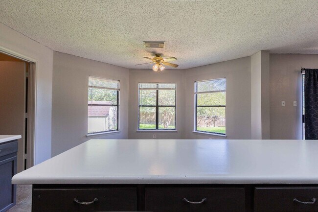 Building Photo - 8423 Parry Path