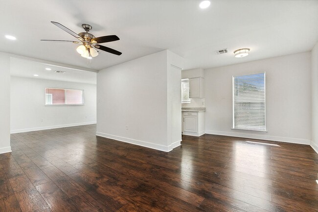 Building Photo - 1/2 OFF March Rent! Metairie 4 Bedroom plu...