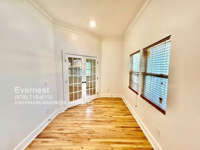 Building Photo - Spacious 4-Bedroom Home with Front Porch a...
