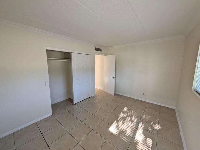 Building Photo - 817 Lighthouse Dr
