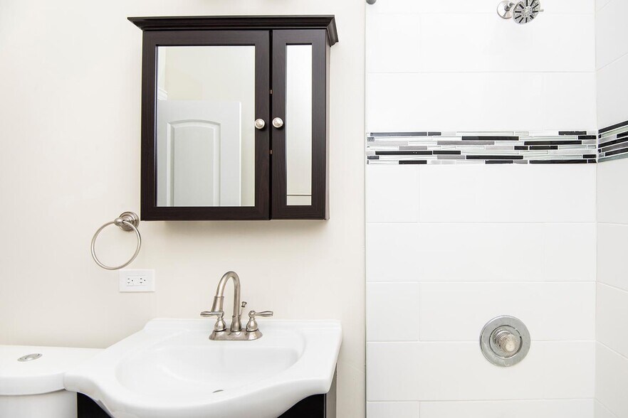 Building Photo - 329 Kedzie St