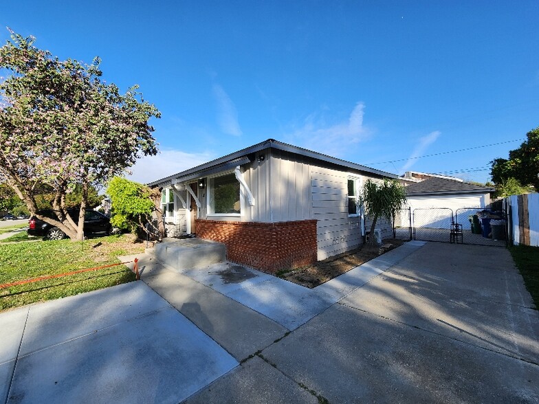 Building Photo - 333 E 61st St