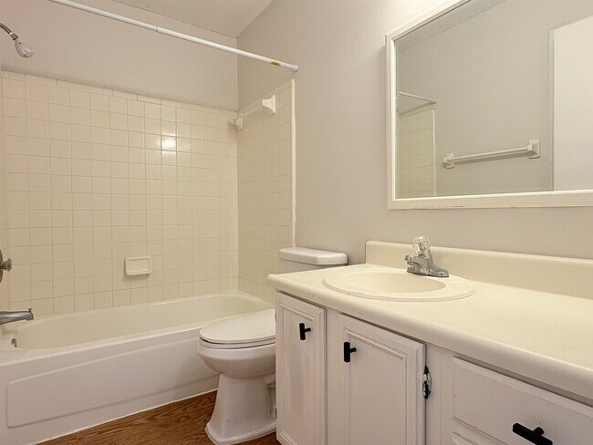 Building Photo - 2330 Brynmahr Dr