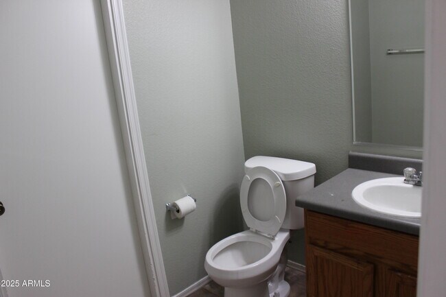 Building Photo - 1364 S Wagon Wheel Ct