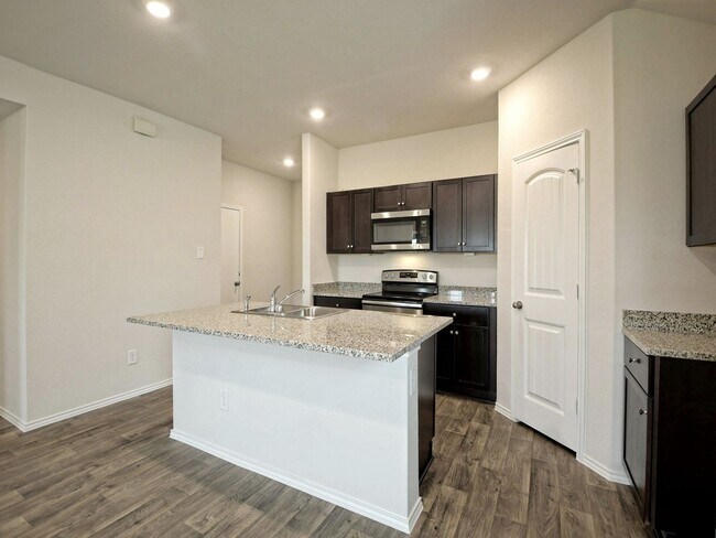 Building Photo - 4 BR/ 2 BA in Seguin - 1612 SF in Arroyo Ranch!