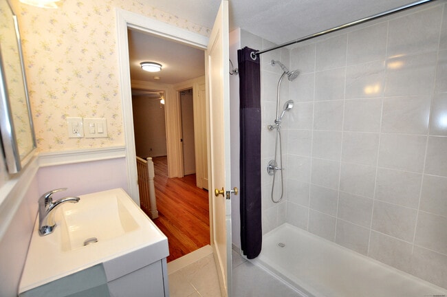 Building Photo - 19 Seneca Rd