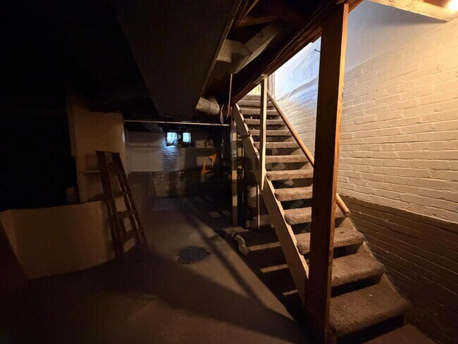 Building Photo - 807 Rose St