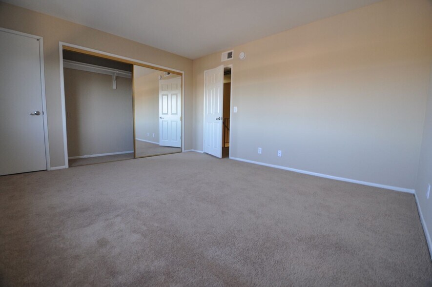 Building Photo - 5340 Whitsett Ave