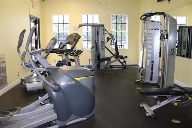 Building Photo - 4740 SW 12th Pl