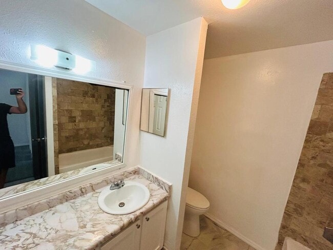 Building Photo - 3912 Crayrich Cir