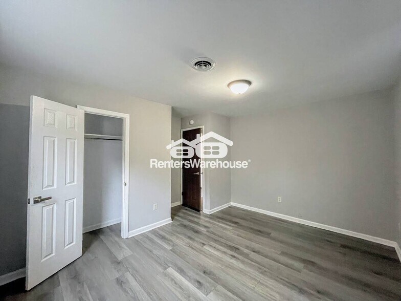 Building Photo - 1121 Elliott St