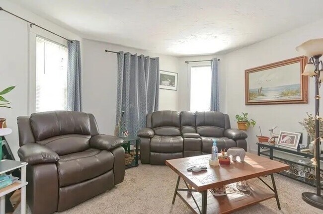 Building Photo - 36 Hollace St