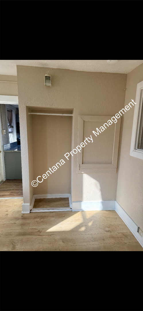 Building Photo - 614 W Park St