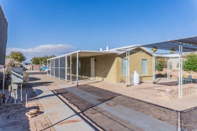 Building Photo - Cozy & Bright Manufactured Home in Fortuna Foothills – Furnished or Unfurnished!