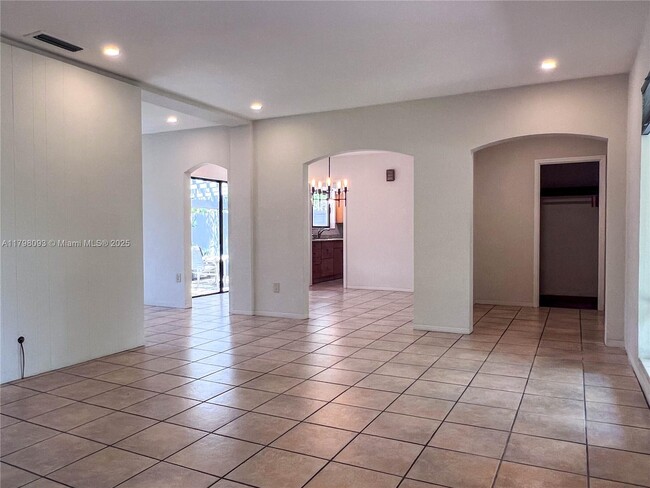Building Photo - 500 Perugia Ave