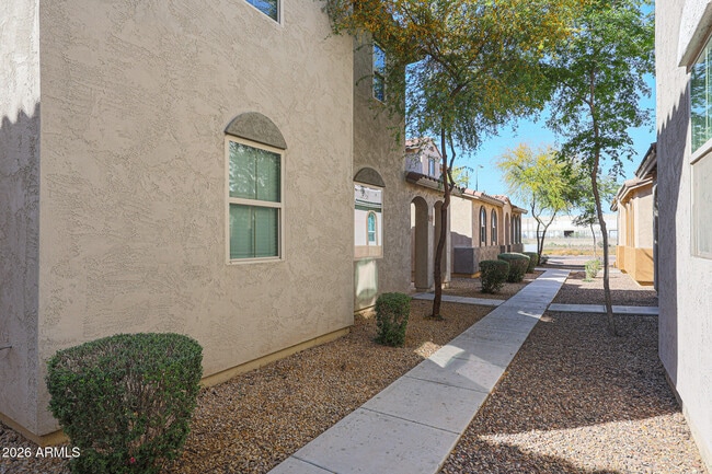 Building Photo - 5458 W Fulton St