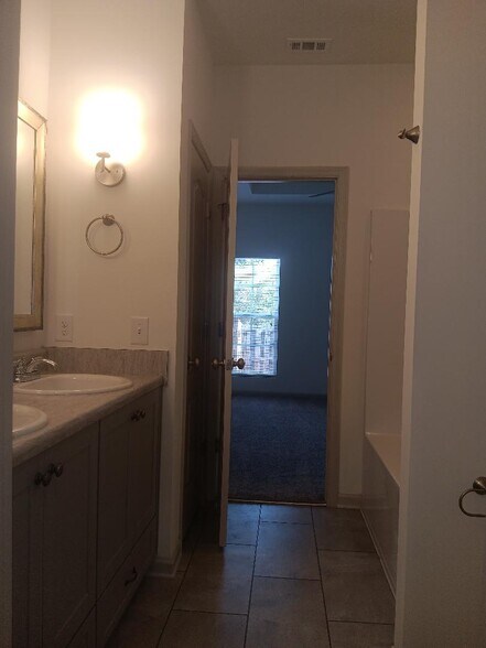 Building Photo - 724 Buddy Ct