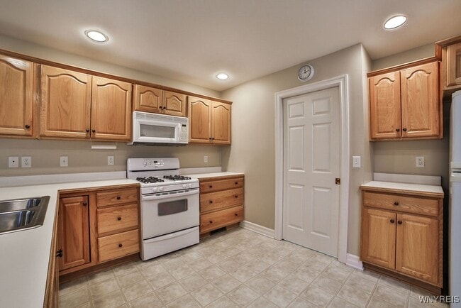 Building Photo - 480 Whitehaven Rd