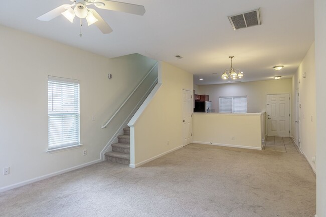 Building Photo - Spacious Townhome in Greensboro NC