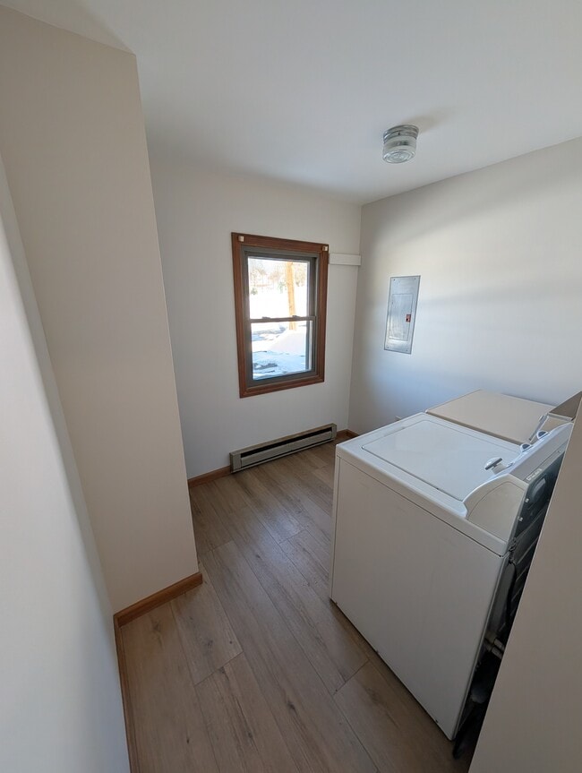 Building Photo - 32 Willow St