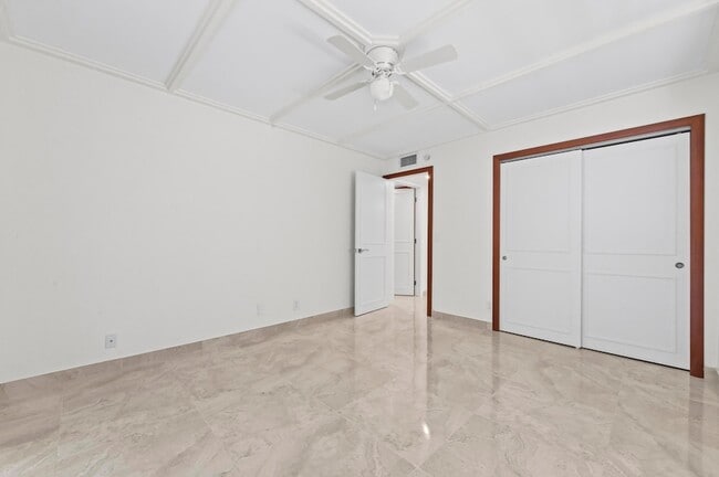 Building Photo - 551 Normandy Ln
