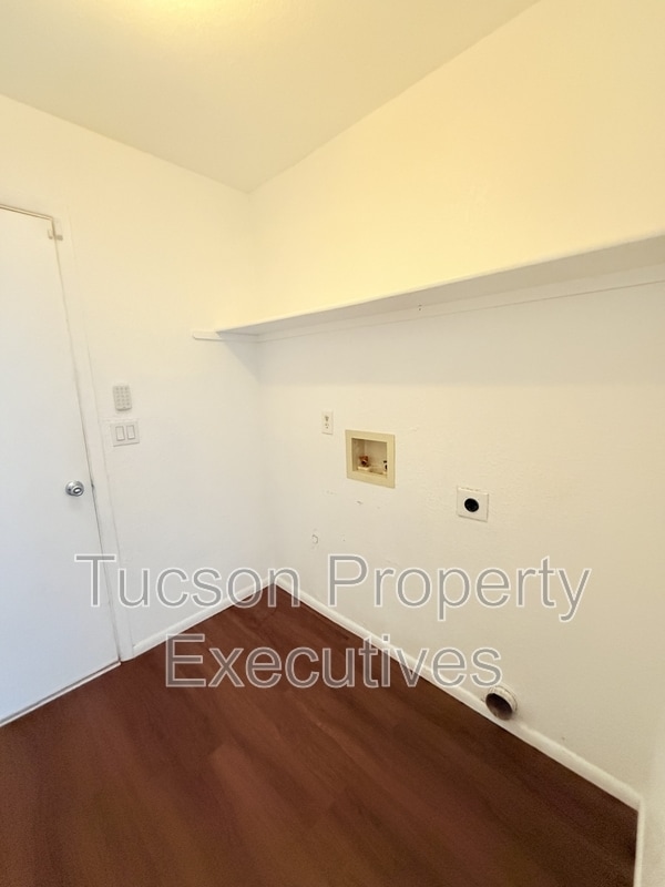 Building Photo - 9472 N Albatross Dr