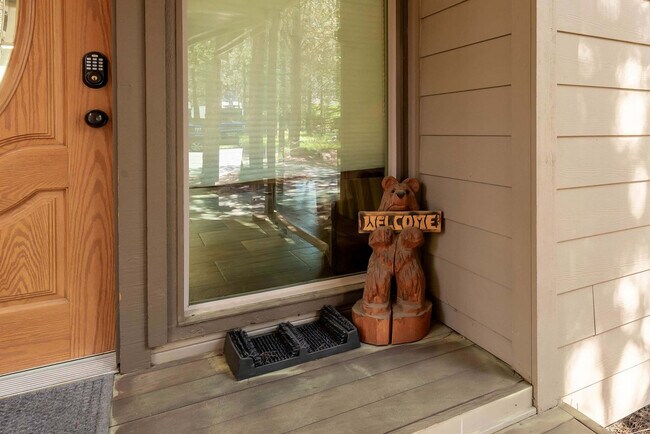 Building Photo - 57314 Approach Ln