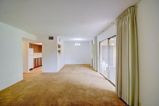 Building Photo - 931 Country Club Dr SE