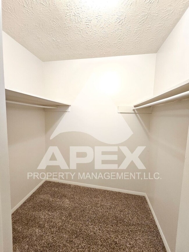 Building Photo - MOVE-IN SPECIAL, $1 RENT!! - Nice 2 Bd | 1.5 Ba Townhouse in West Knox off Cedarbluff!