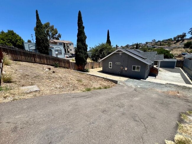 Building Photo - Charming 3BR Home with Private Patio & Spacious Yards in San Diego