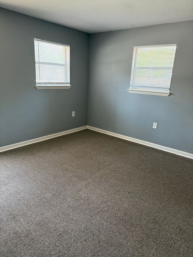 Building Photo - Affordable 2-Bedroom 1-Bath Duplex - Great...