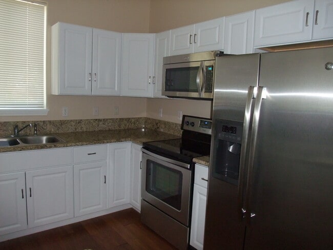 Building Photo - North Albany - Very Clean 5 Bedroom 2 1/2 ...