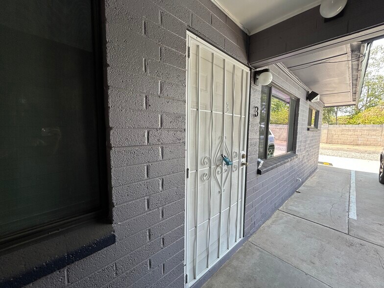 Building Photo - 2122 S Granada Dr