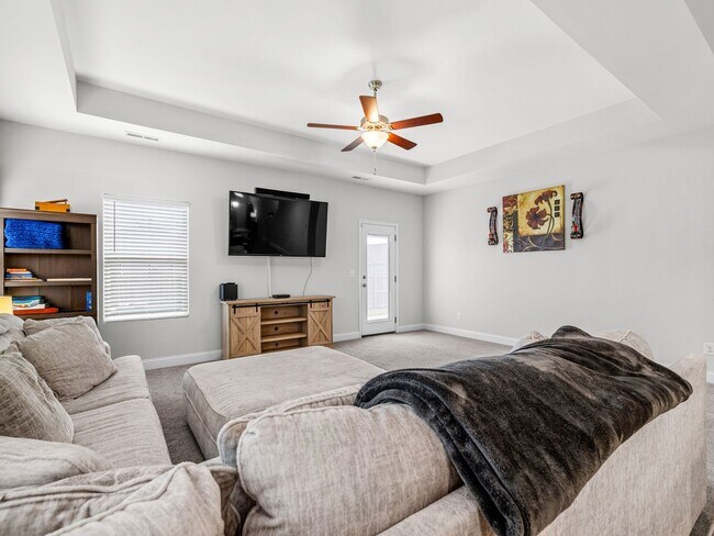 Building Photo - Towne Pointe Community